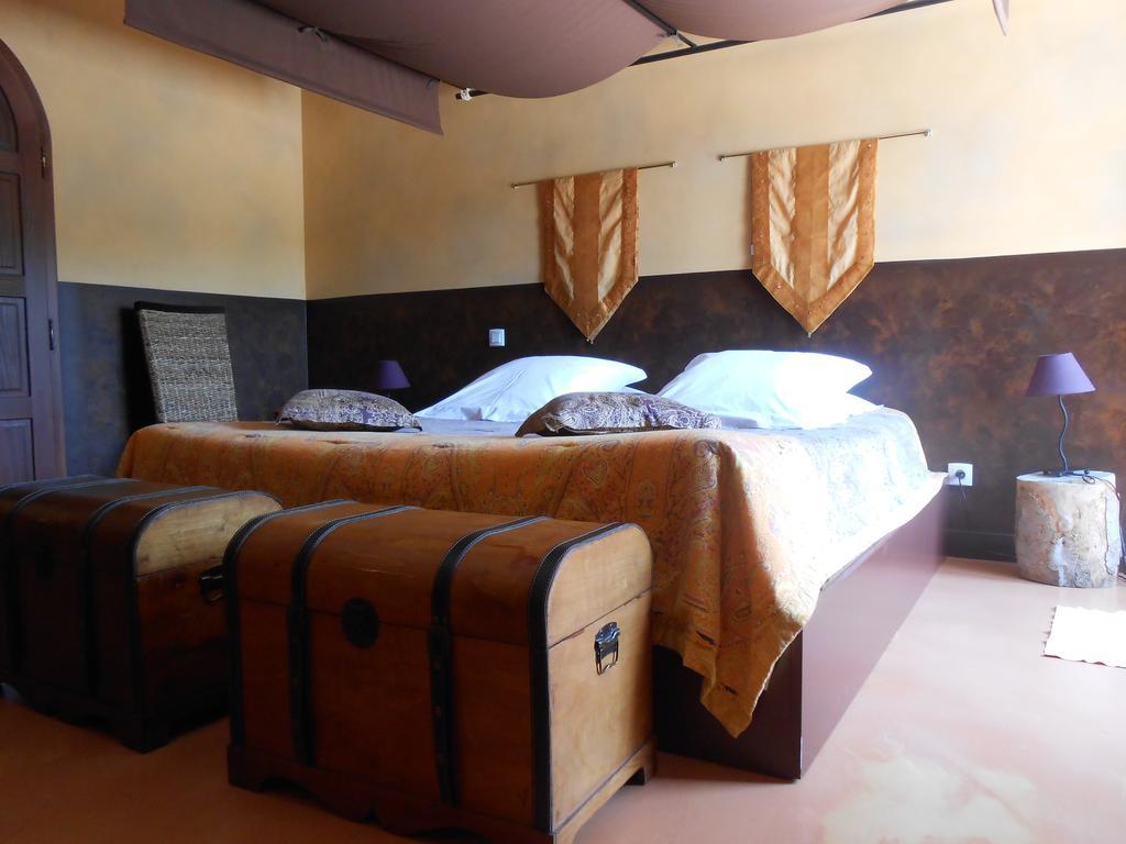 Les Grands Pres Bed and Breakfast Geney Δωμάτιο φωτογραφία