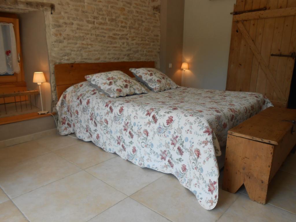 Les Grands Pres Bed and Breakfast Geney Δωμάτιο φωτογραφία