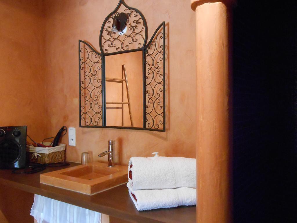 Les Grands Pres Bed and Breakfast Geney Δωμάτιο φωτογραφία