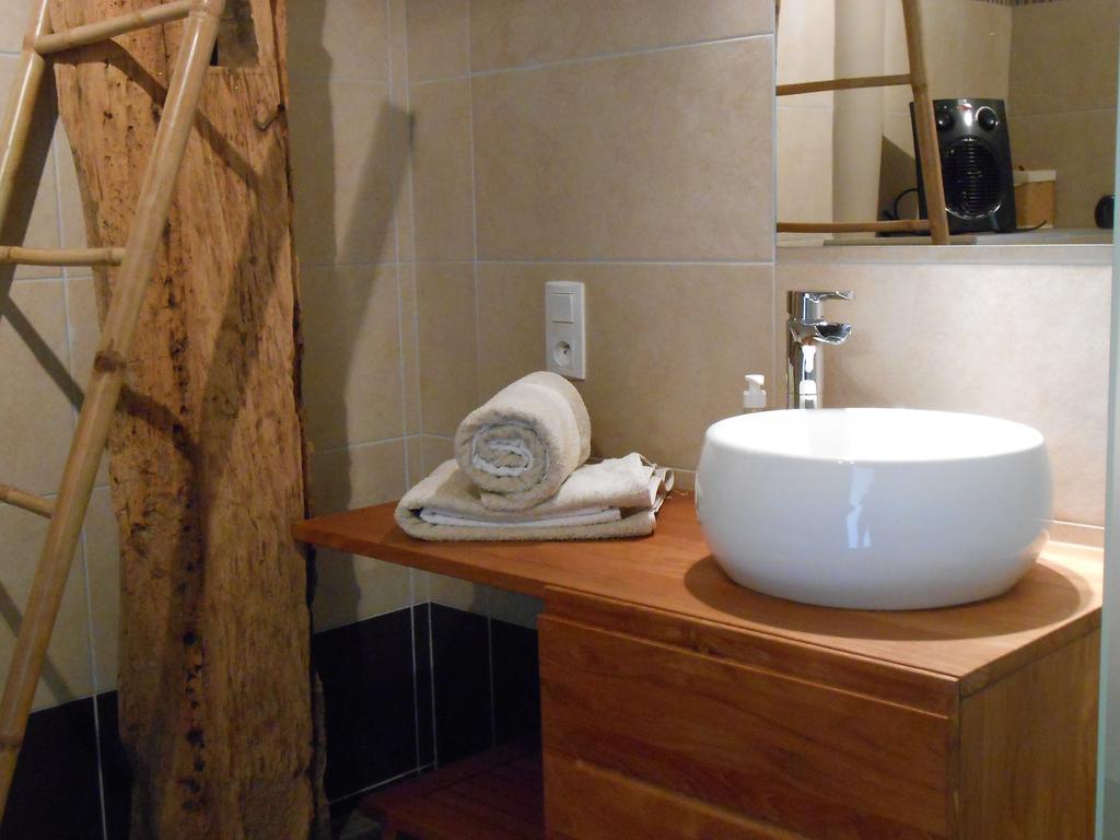 Les Grands Pres Bed and Breakfast Geney Δωμάτιο φωτογραφία