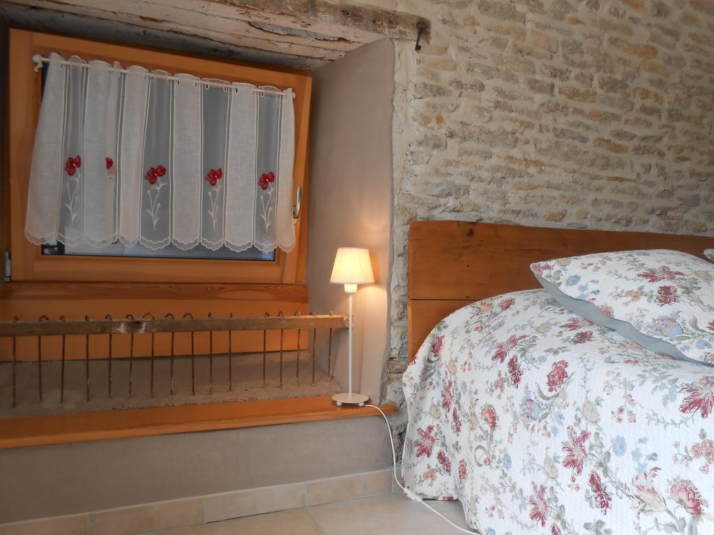 Les Grands Pres Bed and Breakfast Geney Δωμάτιο φωτογραφία