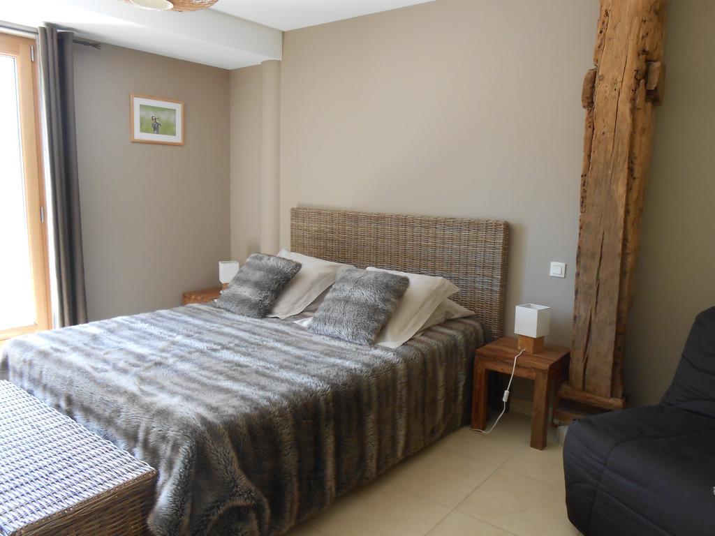 Les Grands Pres Bed and Breakfast Geney Δωμάτιο φωτογραφία